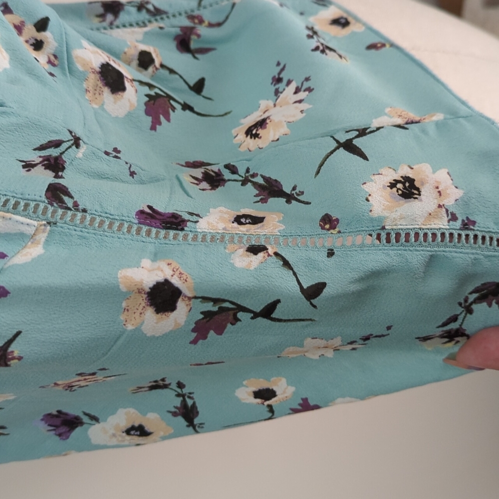 Sunday best light blue floral tank top size large - Picture 4 of 5